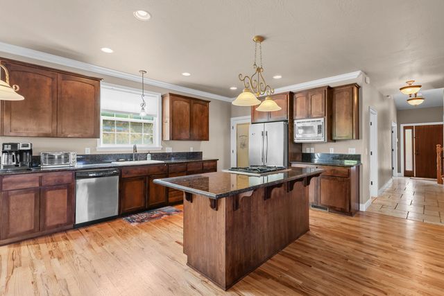 935 Applegate Street, Jacksonville, OR 97530