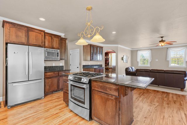 935 Applegate Street, Jacksonville, OR 97530