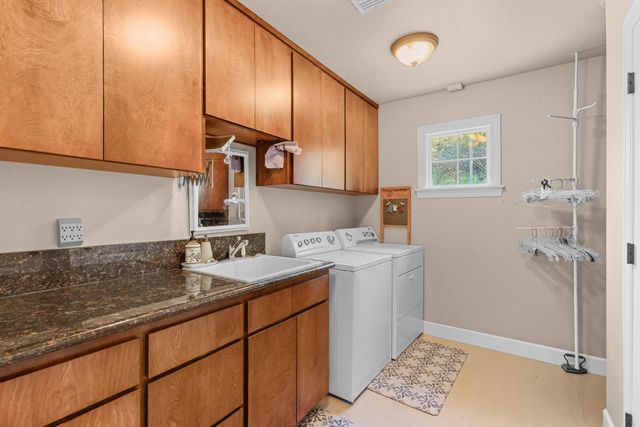 935 Applegate Street, Jacksonville, OR 97530