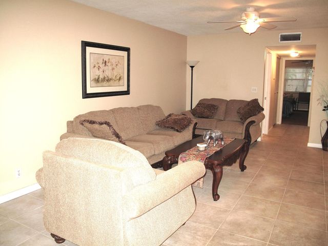 1315 SE High Point Way Way SE B, Delray Beach, FL 33445