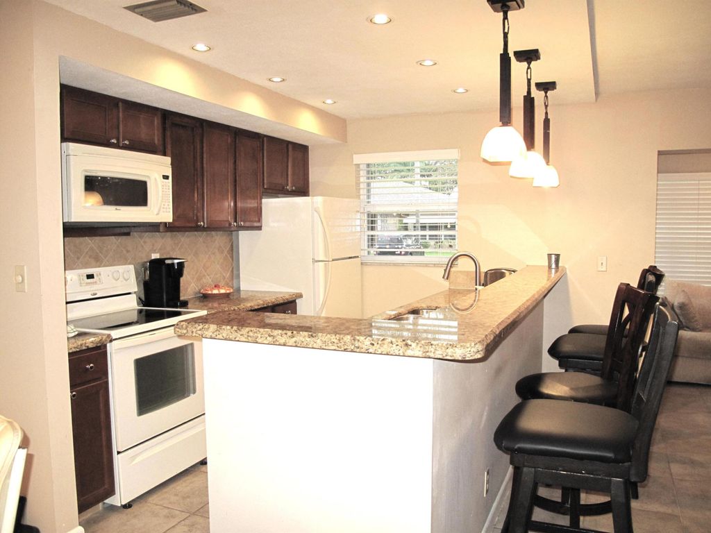 1315 SE High Point Way Way SE B, Delray Beach, FL 33445