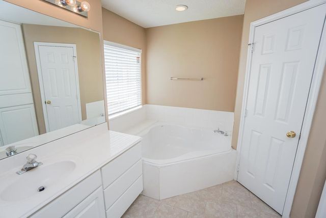 2710 Grants Lake Boulevard E6, Sugar Land, TX 77479