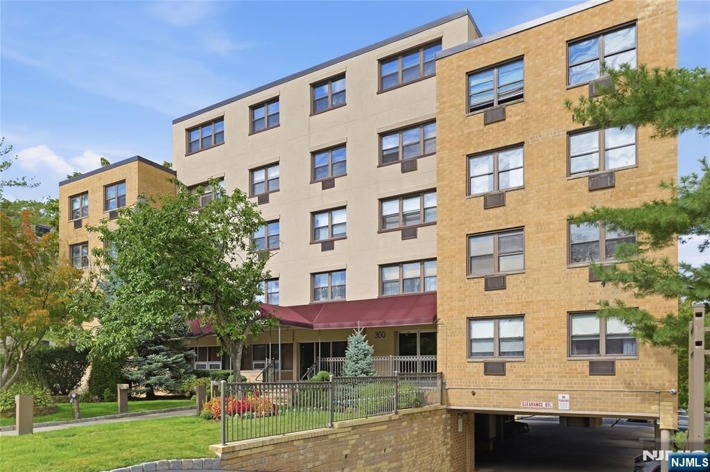 300 Lookout Avenue D2, Hackensack, NJ 07601