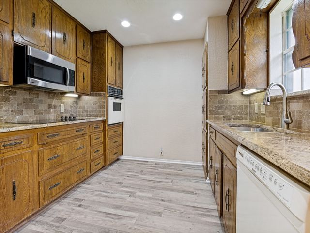 1620 Post Oak Drive, Bedford, TX 76021