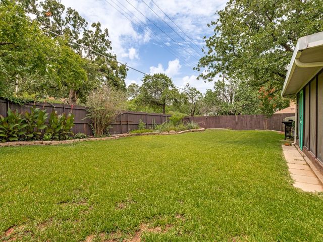 1620 Post Oak Drive, Bedford, TX 76021