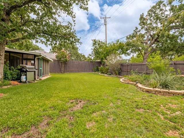 1620 Post Oak Drive, Bedford, TX 76021