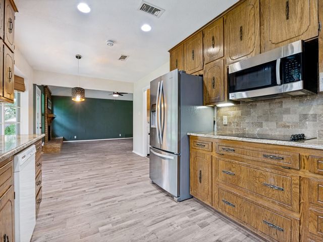 1620 Post Oak Drive, Bedford, TX 76021