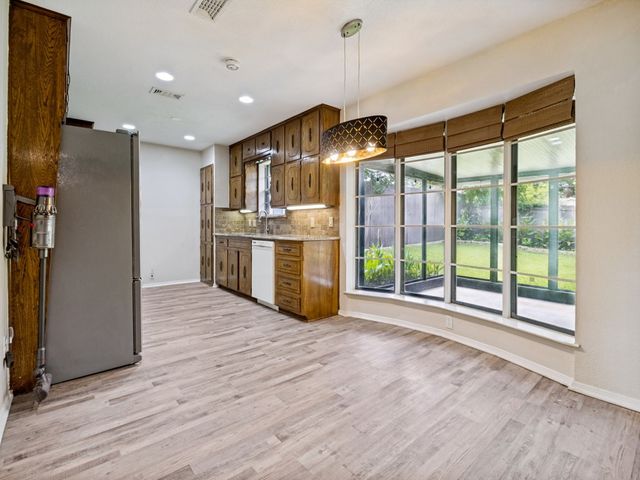 1620 Post Oak Drive, Bedford, TX 76021