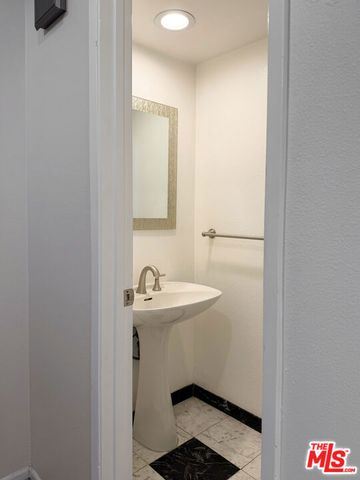 11643 Chandler Boulevard 111, Valley Village, CA 91601