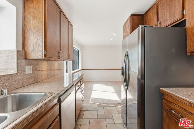 11643 Chandler Boulevard 111, Valley Village, CA 91601