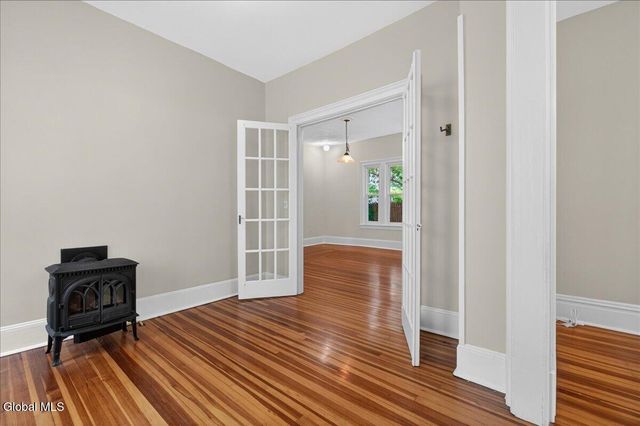 121 Maple Avenue, Troy, NY 12180