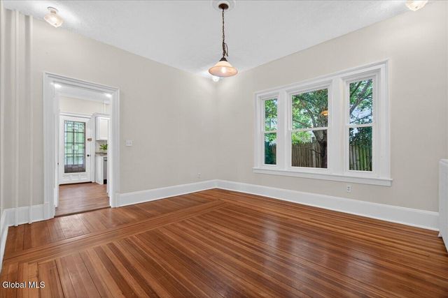 121 Maple Avenue, Troy, NY 12180
