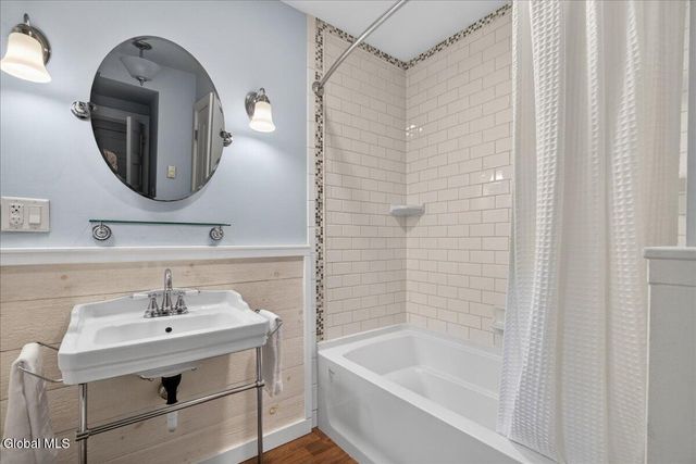 121 Maple Avenue, Troy, NY 12180