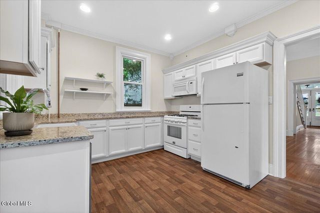 121 Maple Avenue, Troy, NY 12180