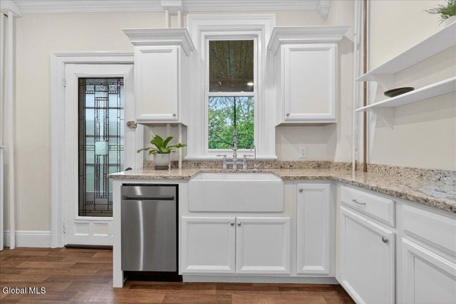 121 Maple Avenue, Troy, NY 12180