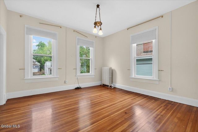 121 Maple Avenue, Troy, NY 12180