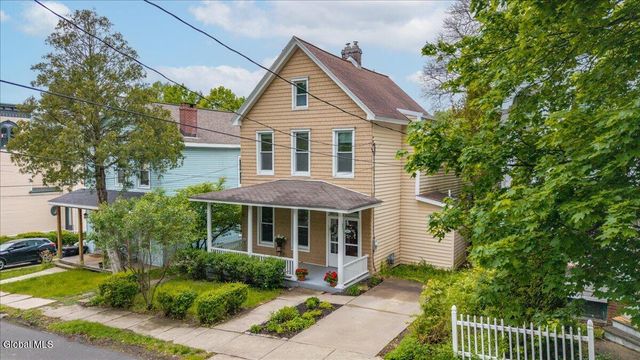121 Maple Avenue, Troy, NY 12180