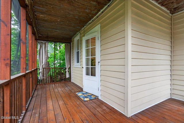 121 Maple Avenue, Troy, NY 12180
