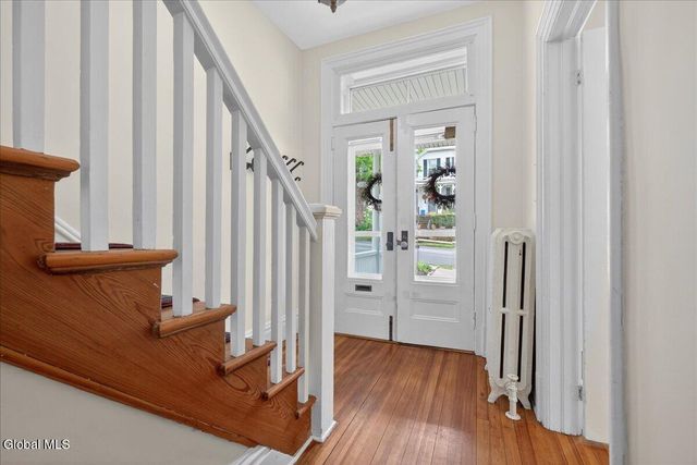 121 Maple Avenue, Troy, NY 12180