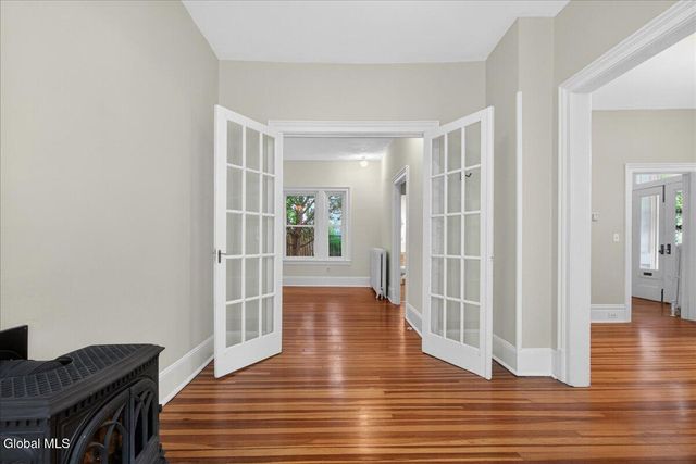 121 Maple Avenue, Troy, NY 12180