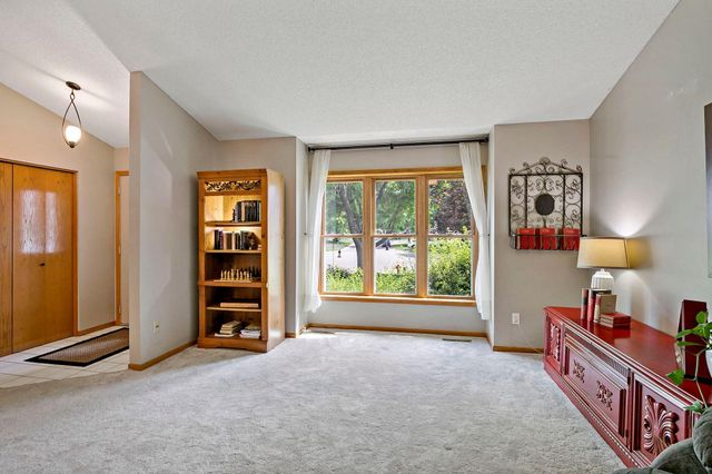 9662 84th Street Bay S, Cottage Grove, MN 55016