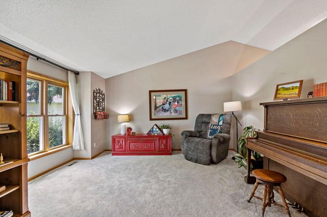 9662 84th Street Bay S, Cottage Grove, MN 55016