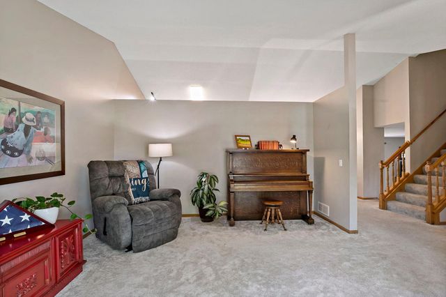 9662 84th Street Bay S, Cottage Grove, MN 55016