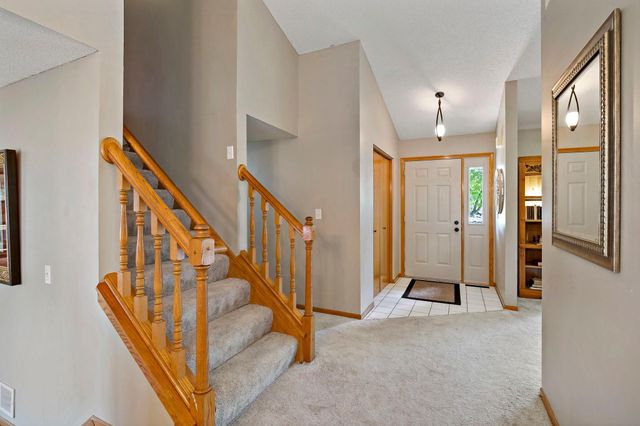 9662 84th Street Bay S, Cottage Grove, MN 55016