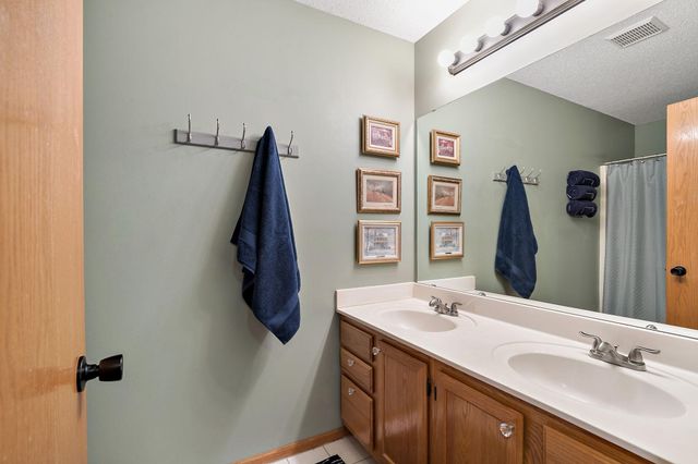 9662 84th Street Bay S, Cottage Grove, MN 55016