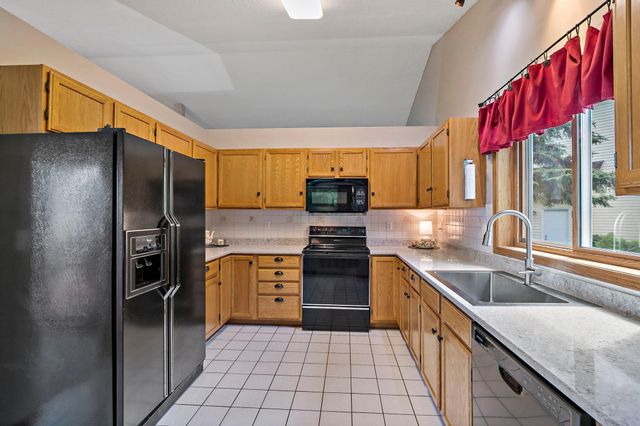 9662 84th Street Bay S, Cottage Grove, MN 55016