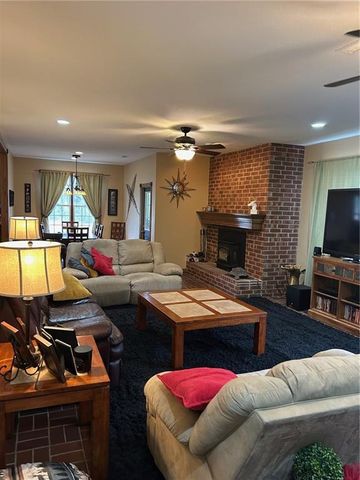 110 Huntington Circle, Pittsburg, KS 66762