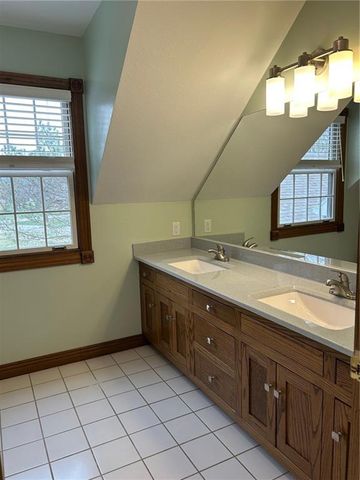 110 Huntington Circle, Pittsburg, KS 66762