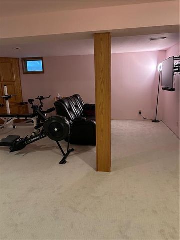 110 Huntington Circle, Pittsburg, KS 66762