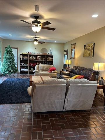 110 Huntington Circle, Pittsburg, KS 66762