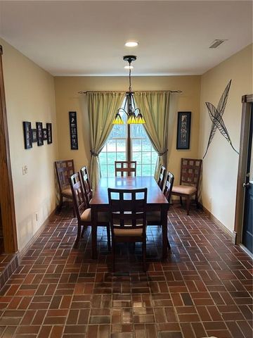 110 Huntington Circle, Pittsburg, KS 66762