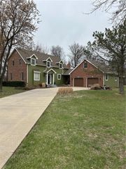 110 Huntington Circle, Pittsburg, KS 66762