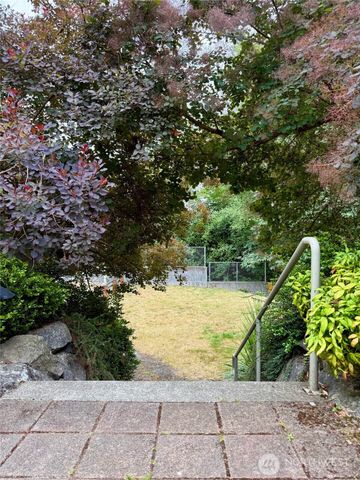 2815 24th Avenue S, Seattle, WA 98144