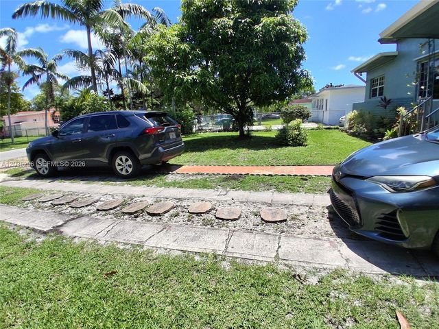 220 NW 150th St, Miami, FL 33168