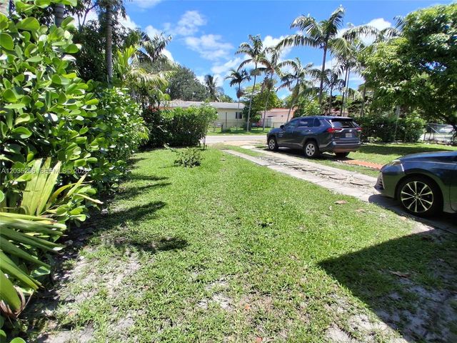 220 NW 150th St, Miami, FL 33168