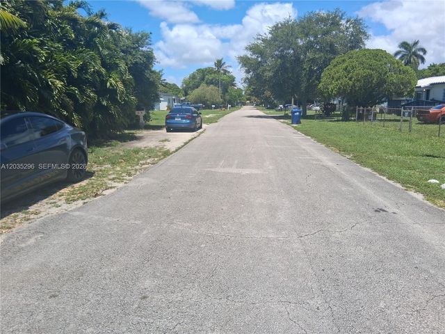 220 NW 150th St, Miami, FL 33168