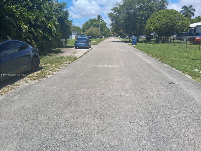 220 NW 150th St, Miami, FL 33168
