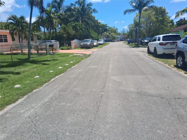 220 NW 150th St, Miami, FL 33168