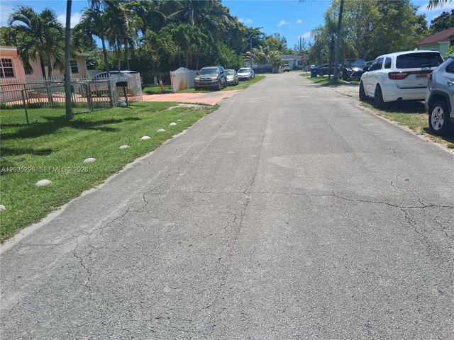 220 NW 150th St, Miami, FL 33168
