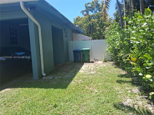 220 NW 150th St, Miami, FL 33168