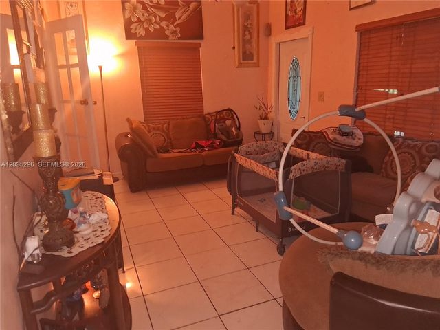 220 NW 150th St, Miami, FL 33168