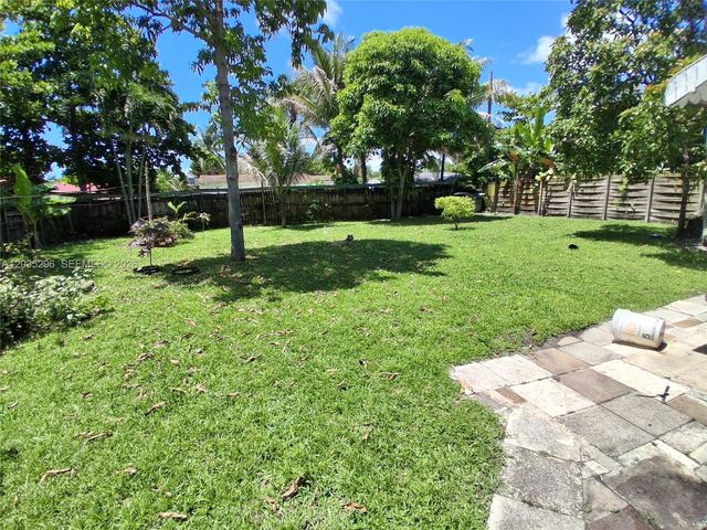 220 NW 150th St, Miami, FL 33168