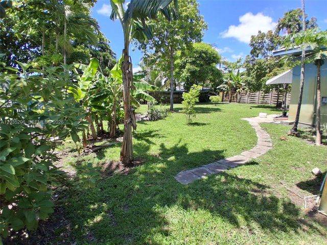 220 NW 150th St, Miami, FL 33168
