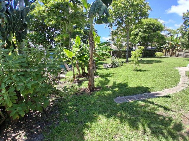 220 NW 150th St, Miami, FL 33168