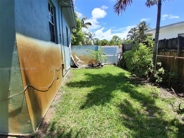 220 NW 150th St, Miami, FL 33168