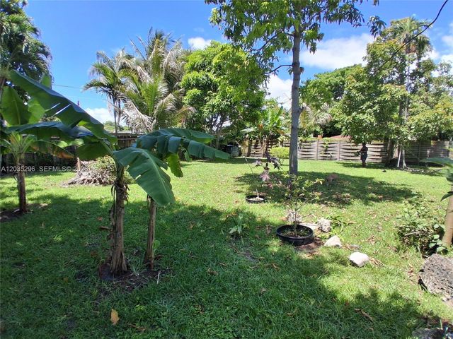 220 NW 150th St, Miami, FL 33168